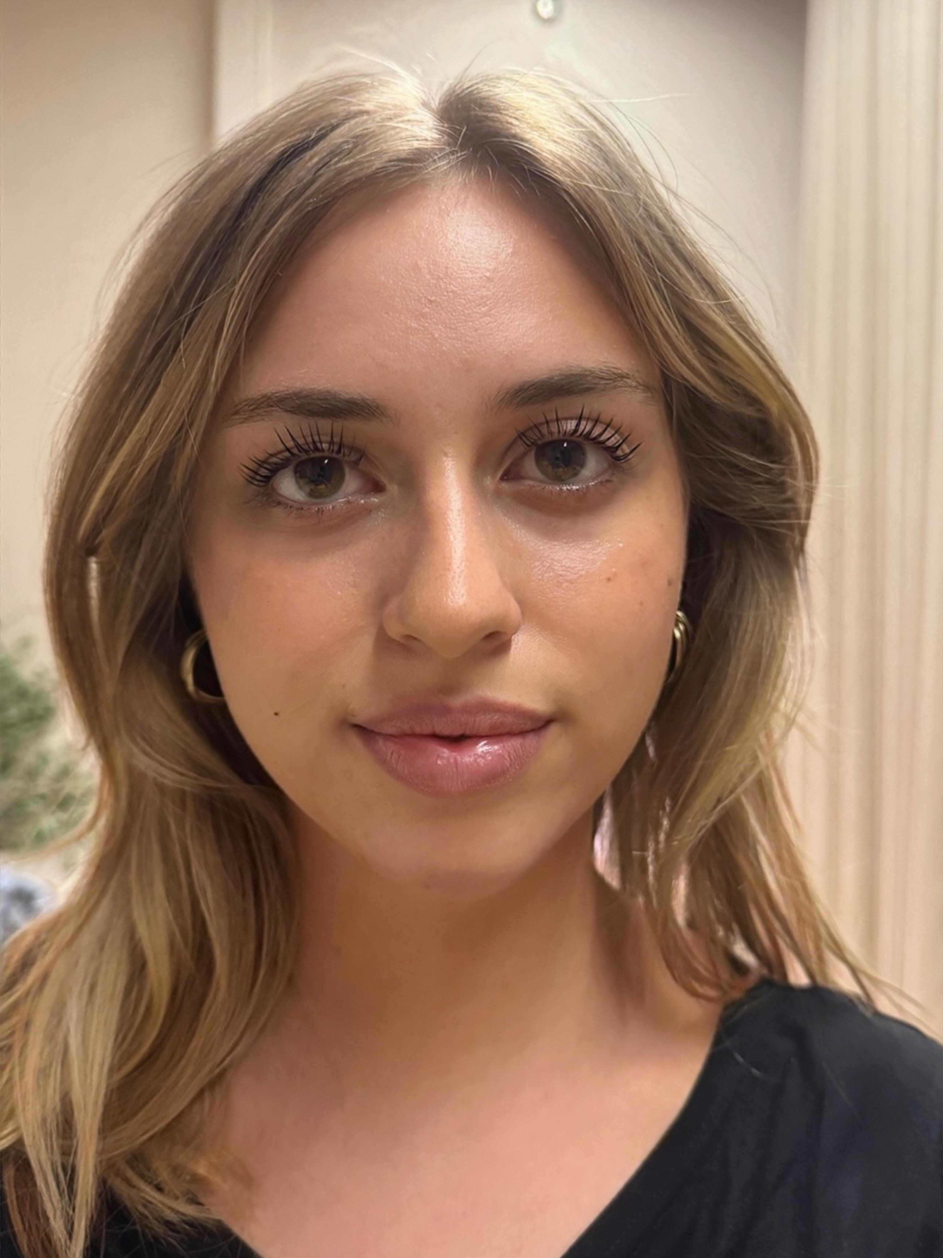 Natürlich geschwungene Wimpern nach einem Lash Lift bei Foxy Glow