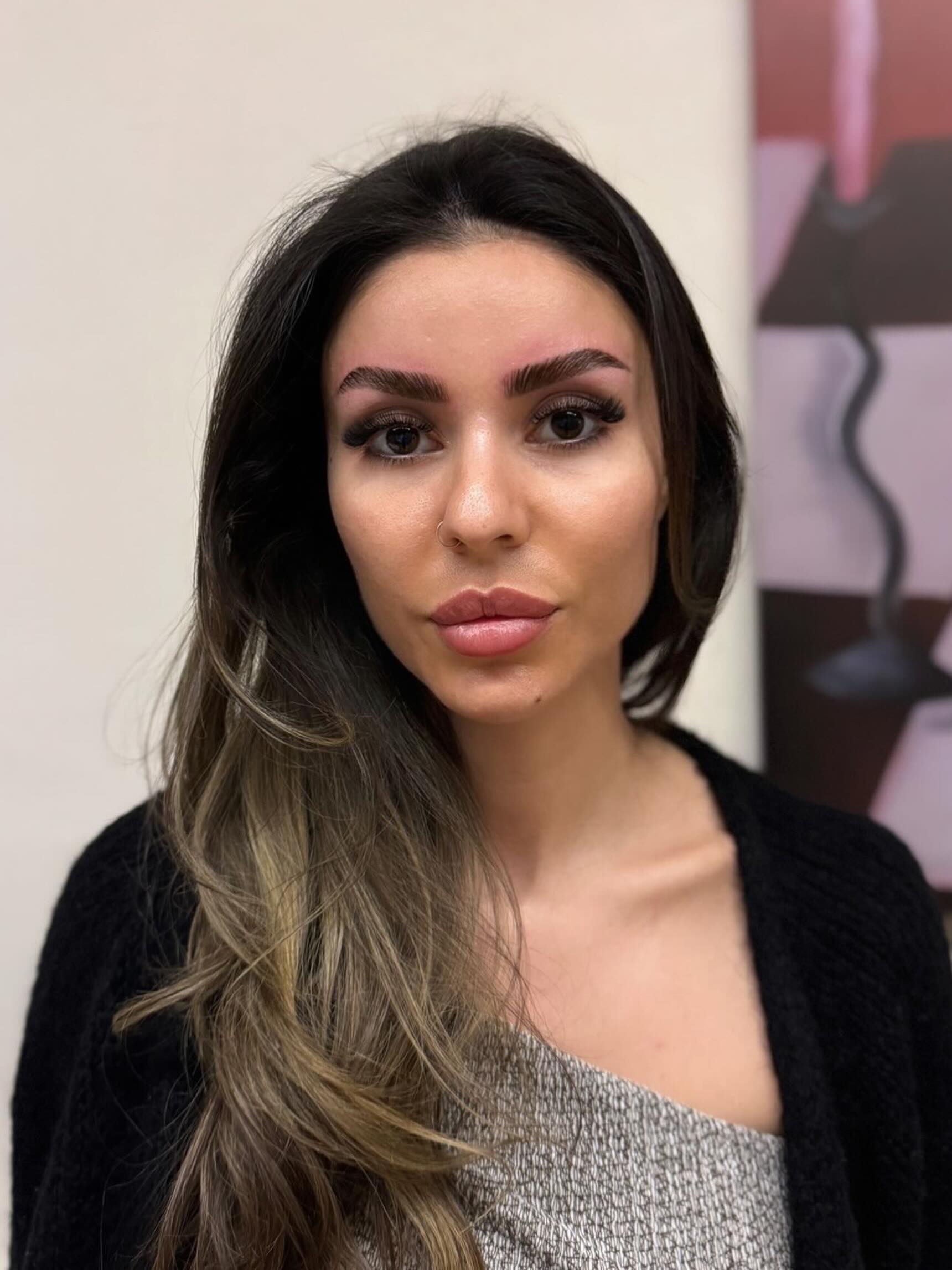 Klare, definierte Augenbrauen und sanfter Wimpern-Look